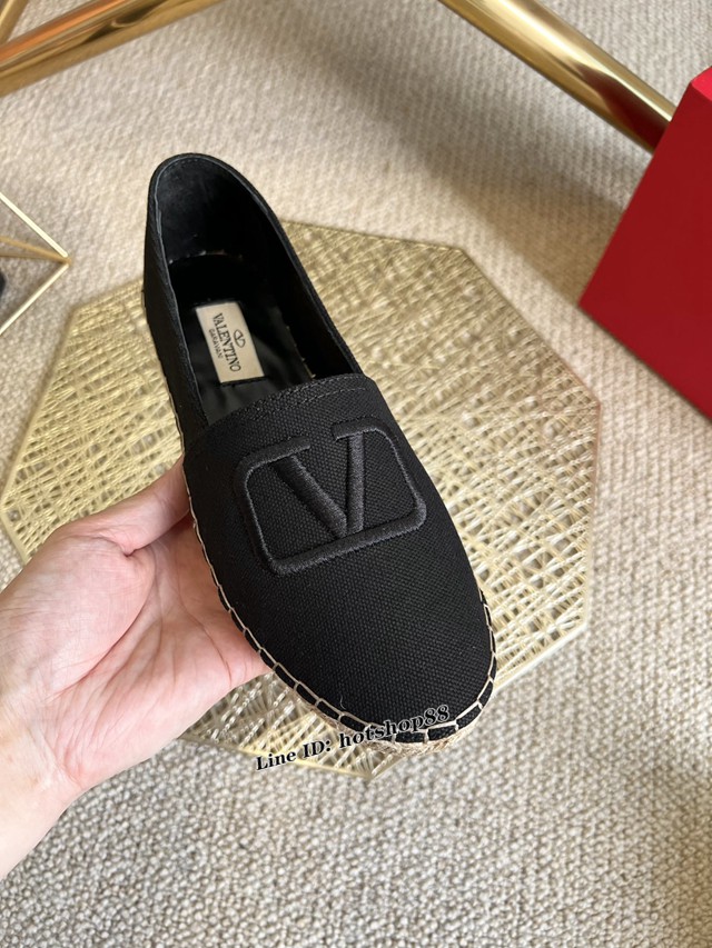 Valentino Garavani華倫天奴22春夏帆布V型logo漁夫鞋可折疊鞋跟草編鞋 dx2398